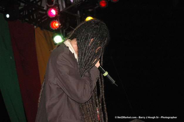 Damian Marley - Red Stripe Reggae Sumfest 2006 - The Summit - Jamaica's Greatest, The World's Best - Saturday, July 22, 2006 - Montego Bay, Jamaica - Negril Travel Guide, Negril Jamaica WI - http://www.negriltravelguide.com - info@negriltravelguide.com...!