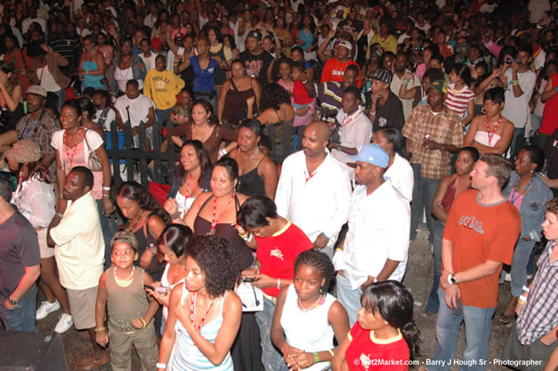 Venue - Audience at Red Stripe Reggae Sumfest 2006 - The Summit - Jamaica's Greatest, The World's Best - Saturday, July 22, 2006 - Montego Bay, Jamaica - Negril Travel Guide, Negril Jamaica WI - http://www.negriltravelguide.com - info@negriltravelguide.com...!