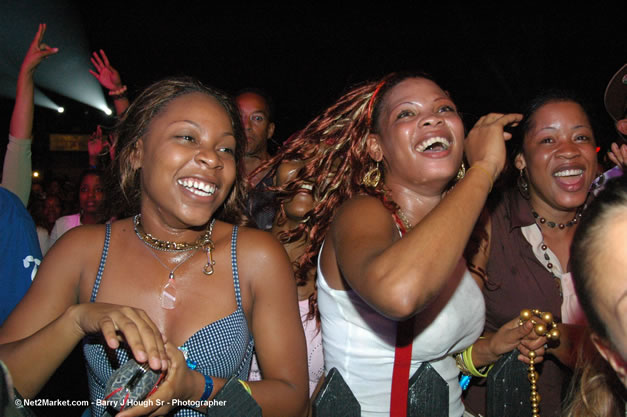 Venue & Audience - Ignition - The Internation Fire Blazes - Friday, July 21, 2006 - Montego Bay, Jamaica - Negril Travel Guide, Negril Jamaica WI - http://www.negriltravelguide.com - info@negriltravelguide.com...!