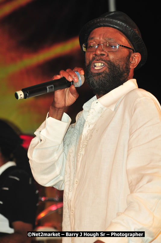 Beres Hammond @ Unite The People An International Reggae Fest, Featuring: Beres Hammond, Coco T, Queen Ifrica, Khalil, Cameal Davis, Iley Dread, Rochelle, Geoffrey Star, Ras Penco, Kool DeLoy, Otis Gayle, J.McKay, Tiney Winey, Venue at Norman Manley Boulevard, Negril, Westmoreland, Jamaica - Saturday, April 4, 2009 - Photographs by Net2Market.com - Barry J. Hough Sr, Photographer/Photojournalist - Negril Travel Guide, Negril Jamaica WI - http://www.negriltravelguide.com - info@negriltravelguide.com...!