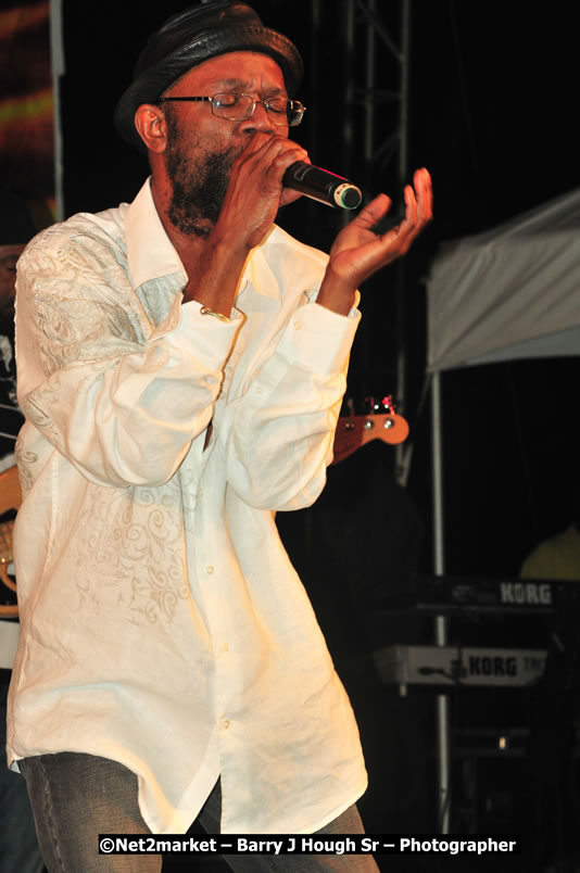 Beres Hammond @ Unite The People An International Reggae Fest, Featuring: Beres Hammond, Coco T, Queen Ifrica, Khalil, Cameal Davis, Iley Dread, Rochelle, Geoffrey Star, Ras Penco, Kool DeLoy, Otis Gayle, J.McKay, Tiney Winey, Venue at Norman Manley Boulevard, Negril, Westmoreland, Jamaica - Saturday, April 4, 2009 - Photographs by Net2Market.com - Barry J. Hough Sr, Photographer/Photojournalist - Negril Travel Guide, Negril Jamaica WI - http://www.negriltravelguide.com - info@negriltravelguide.com...!