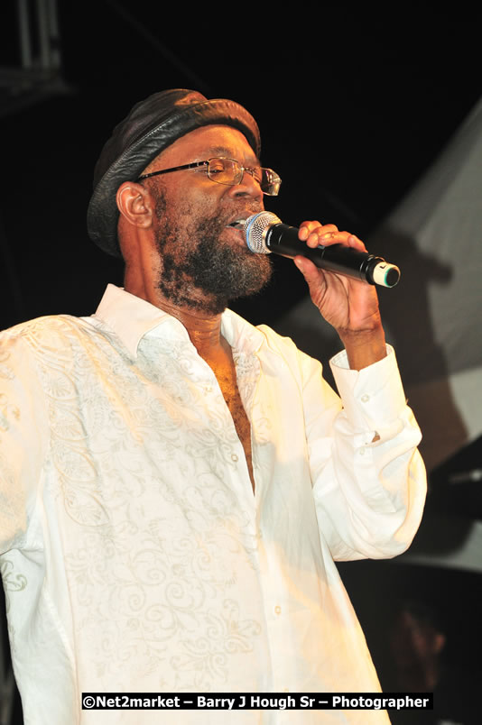 Beres Hammond @ Unite The People An International Reggae Fest, Featuring: Beres Hammond, Coco T, Queen Ifrica, Khalil, Cameal Davis, Iley Dread, Rochelle, Geoffrey Star, Ras Penco, Kool DeLoy, Otis Gayle, J.McKay, Tiney Winey, Venue at Norman Manley Boulevard, Negril, Westmoreland, Jamaica - Saturday, April 4, 2009 - Photographs by Net2Market.com - Barry J. Hough Sr, Photographer/Photojournalist - Negril Travel Guide, Negril Jamaica WI - http://www.negriltravelguide.com - info@negriltravelguide.com...!