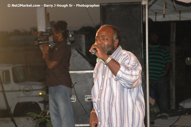 Freddie McGregor @ Western Consciousness 2007 - Presented by King of Kings Productons - Saturday, April 28, 2007 - Llandilo Cultural Centre, Savanna-La-Mar, Westmoreland, Jamaica W.I. - Negril Travel Guide, Negril Jamaica WI - http://www.negriltravelguide.com - info@negriltravelguide.com...!